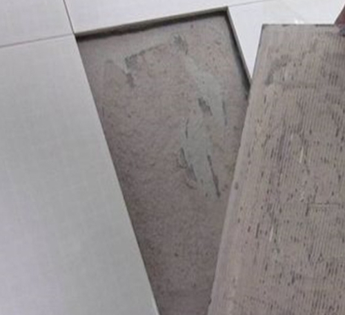 阿勒泰瓷砖空鼓维修公司分享瓷砖铺贴时如果打浆（即涂抹在瓷砖背面和基层上的砂浆或瓷砖胶）过少，会带来以下问题